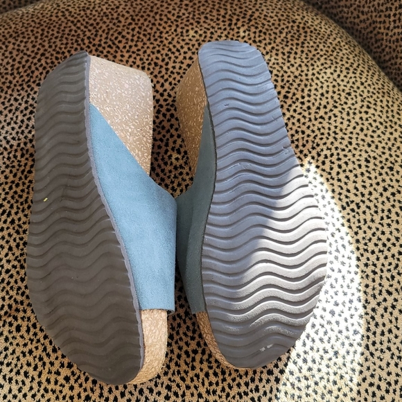 Slate blue suede wedges - Picture 3 of 5